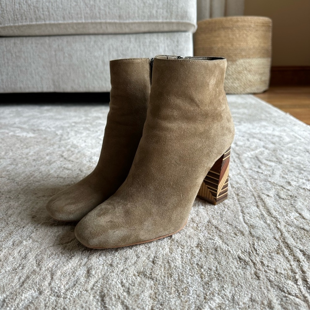 Vince Camuto Tan Heeled Boots with Pointed Toe